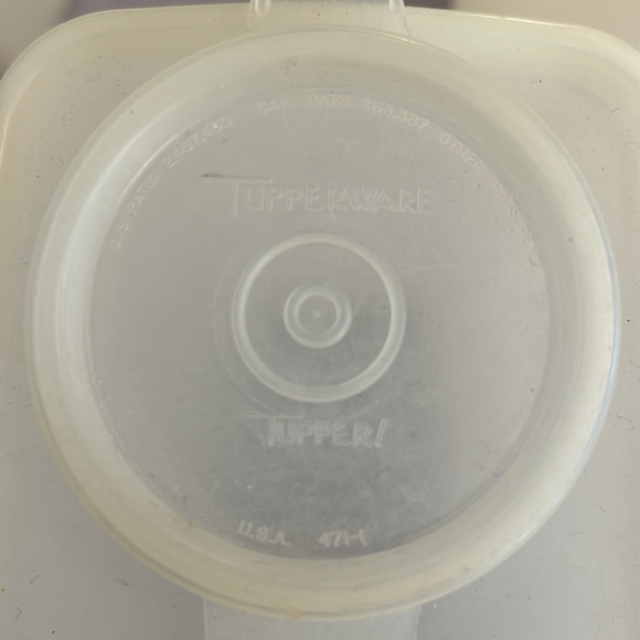 4 Vintage Tupperware - Picture 3 of 8